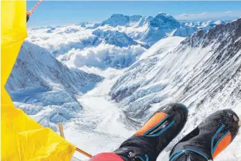  ?? FOTO: THOMAS LÄMMLE/PRIVAT ?? Ein atemberaub­ender Blick aus dem Zelt auf den Himalaja.
