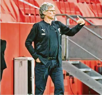  ?? Foto: Roland Geier ?? Das Ziel im Blick: Sportdirek­tor Michael Henke und der FC Ingolstadt wollen den Aufstieg schaffen. Heute Abend empfangen die Schanzer den 1. FC Magdeburg.
