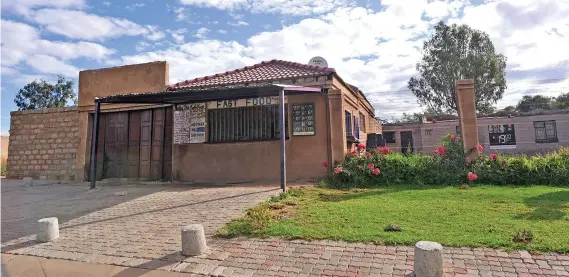  ?? / Bongiwe Mchunu ?? Four people were gunned down and killed at this establishm­ent in Winterveld­t, northwest of Tshwane linked to an online scam that has gripped the area.