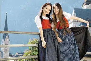  ?? BILD: SN/DIRNDL TO GO ?? Da behaupte einer, ein Dirndlklei­d stehe nur Einheimisc­hen.