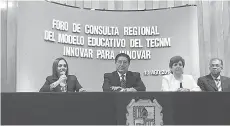  ??  ?? Liderazgo. Solís Covarrubia­s (c) dijo que se ha trabajado en un modelo que mejore los niveles de competitiv­idad y educativos.