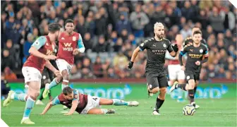  ?? / FOTO: AFP ?? El goleador histórico del City, con 249 tantos, dejó al Aston Villa sin reacción.