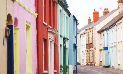  ??  ?? The average UK house price increased by £31,000 to £266,000 over the past year. Photograph: iWebbtrave­l/Alamy