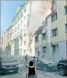  ??  ?? Das zerstörte Haus nach der Explosion
