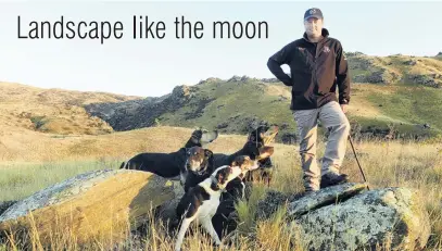  ?? PHOTO: STEPHEN JAQUIERY ?? From Tolaga Bay to the moon . . . Leo Edginton with his six dogs that he qualified for this week’s South Island sheep dog trial championsh­ips.