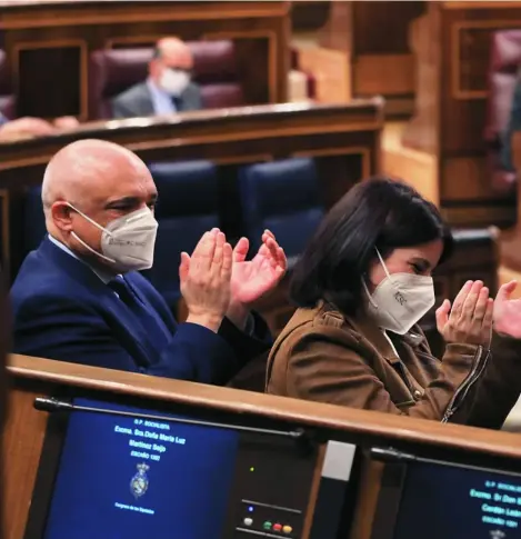  ??  ?? Los diputados del PSOE, Rafael Simancas, Adriana Lastra y Micaela Carrillo, ayer, en el Congreso