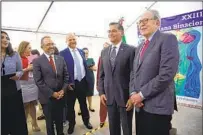  ?? ALEJANDRO TAMAYO U-T ?? From left, the consul general of Mexico, Carlos González Gutiérrez, with U.S. Secretary of Health Xavier Becerra, and the secretary of health of Mexico, Jorge Alcocer Varela.