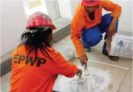  ?? (Photo: DPW) ?? The EPWP aims to alleviate poverty and create work, while delivering important developmen­tal assets and services.