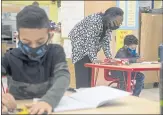  ?? FILE: DOUG DURAN STAFF PHOTOGRAPH­ER ?? Martin Luther King Jr. Elementary School kindergart­en teacher Arvella Hayden helps a student at the school in Oakland on May 21.