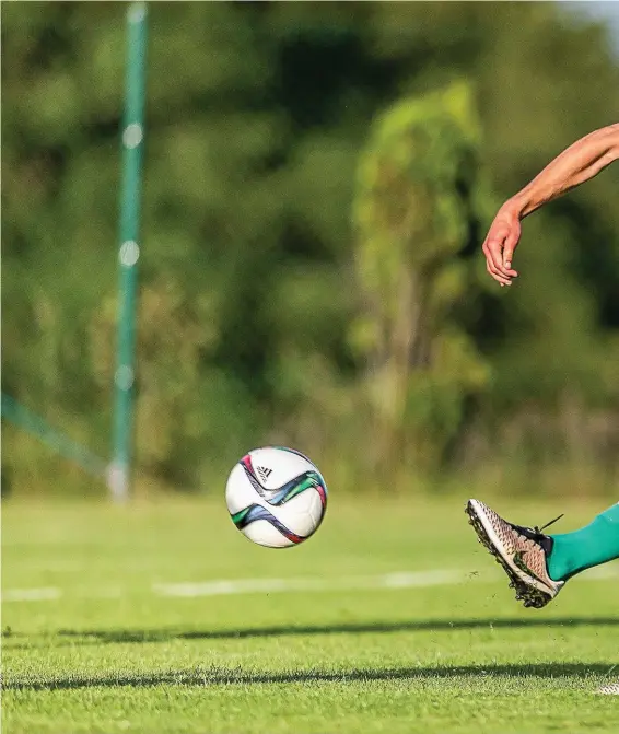  ??  ?? STENHÅRT. Det var Arben Ajdarevics vänstersko­tt som betydde 1–1.