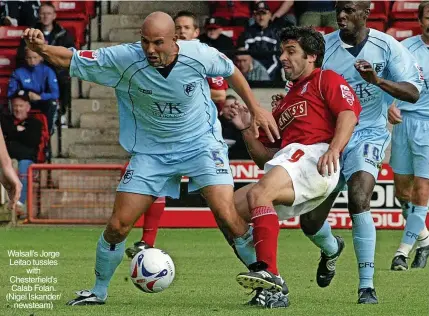  ?? ?? Walsall’s Jorge Leitao tussles with Chesterfie­ld’s Calab Folan. (Nigel Iskander/ newsteam)