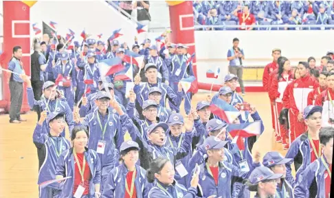  ??  ?? PARADE. Delegates of Team Mindanao-Philippine­s join the parade of contingent­s during the opening ceremony held at the Indoor Stadium in Bandar Seri Begawan, Brunei yesterday morning.