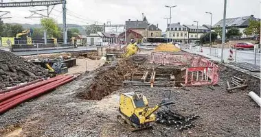  ?? Foto: G. Huberty ?? Derweil das Parkhaus auf sich warten lässt, schreiten die Arbeiten am Busbahnhof zügig voran.