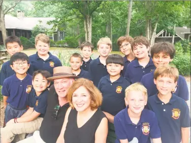  ?? Courtesy of Duo Dickinson ?? David Pittsinger, in hat, with wife Patricia Schuman and members of the Trinity Men and Boys Choir.