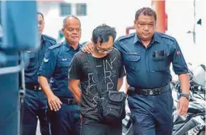  ?? PIC BY AIZUDDIN SAAD ?? The accused, Yew Wei Liang, arriving at the Kajang magistrate’s court to face a murder charge yesterday morning.