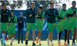  ??  ?? Mauro Boselli, en un entrenamie­nto de León, equipo con el que aún está ligado.