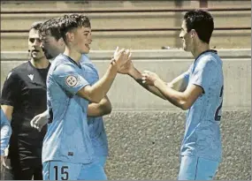  ?? FOTO: ATHLETIC CLUB ?? Baja De Luis, con el dorsal 15, celebra un gol con Varela