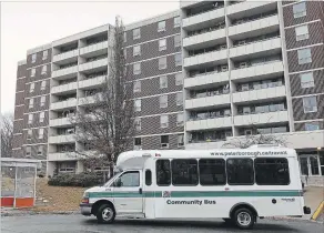  ?? CLIFFORD SKARSTEDT EXAMINER ?? A city community bus, a new bus service, arrives for seniors on Tuesday at the apartments on Hedonics Rd.