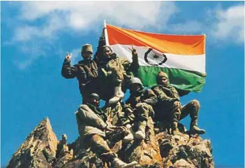  ??  ?? (Top) Lt Gen Niazi signing the Instrument of Surrender under the gaze of India’s Lt Gen J.S. Aurora, in Dhaka on December 16, 1971; (above) Indian Army soldiers fly the Indian flag from a peak in Drass after it was recaptured by Indian troops during the first week of July 1999.