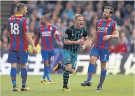  ??  ?? Southampto­n’s Steven Davis celebrates scoring his team’s winning goal.