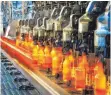  ?? FOTO: RAS ?? Flaschenpr­oduktion bei Verallia. Das Unternehme­n rechnet mit einem weiteren Wachstum.