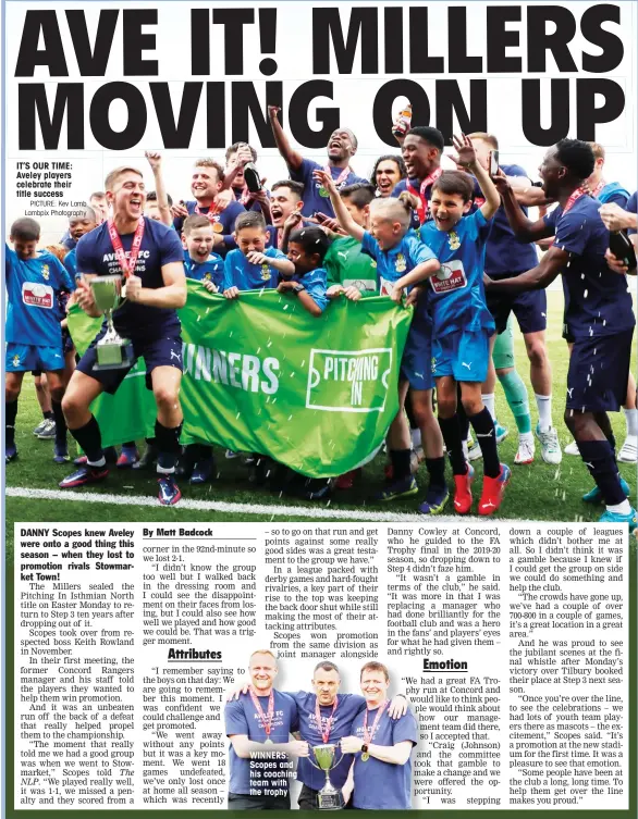  ?? PICTURE: Kev Lamb Lambpix Photograph­y ?? IT’S OUR TIME: Aveley players celebrate their title success
WINNERS: Scopes and his coaching team with the trophy