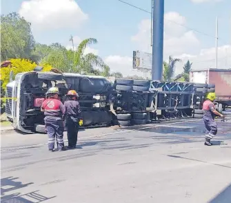  ?? CORTESÍA: PC TULA ?? Así quedó el automotor de carga tras el percance