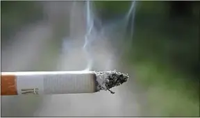  ??  ?? La ville de Strasbourg a voté l’interdicti­on de fumer dans ses parcs.