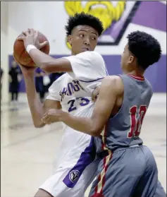  ?? Signal file photo ?? Valencia’s Jayden Trower looks to pass to a teammate in a 2017 game. The Vikings lost to Campbell Hall on Wednesday.