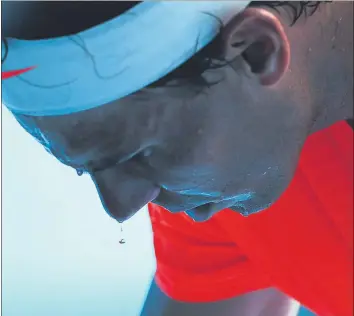  ?? FOTO: EFE ?? Gotas de sudor en el rostro de Rafa Nadal en su partido con Fognini, de día. A partir de ahora, sesión nocturna