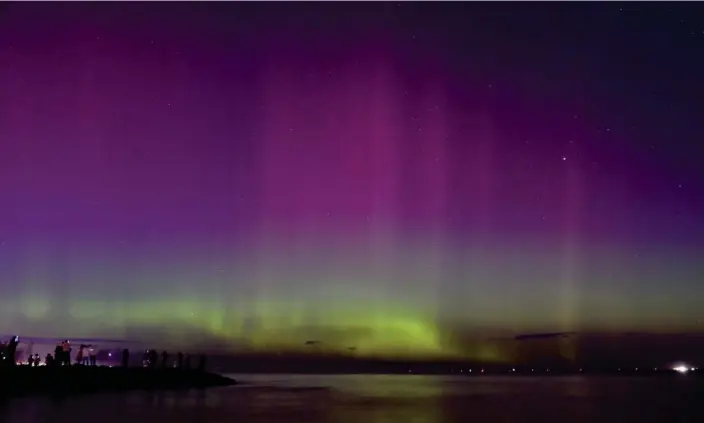  ?? Photograph: Paul Crock/AFP/Getty Images ?? People watch the the aurora australis – the southern lights – at Port Phillip Bay in Melbourne on Saturday.