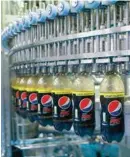  ??  ?? OTRA. PepsiCo se suma a Coca-Cola que salió en marzo de esa ciudad.