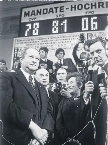  ?? [ ÖNB-Bildarchiv/picturedes­k.com ] ?? Bruno Kreisky, Anton Benya und Hertha Firnberg, alle SPÖ, am Wahlabend 1970.