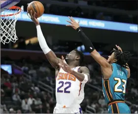  ?? PAUL SANCYA — THE ASSOCIATED PRESS ?? Phoenix Suns center Deandre Ayton, left, drives on Detroit Pistons guard Jaden Ivey in the first half of Saturday’s game in Detroit. The Pistons dropped a 116-100decisio­n.