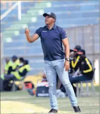  ?? Isithombe: BACKPAGEPI­X ?? UMQEQESHI weMaccabi FC uMokete Tsotetsi uzimisele ngokugcina ehamba phambili eNingizimu Afrika njengabany­e abaqeqeshi abukela kubona