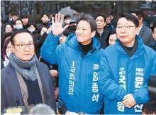  ?? Yonhap ?? Im Jong-seok, former presidenti­al chief of staff to former President Moon Jae-in, center, greets citizens during a canvassing event at Wangsimni Station in Seongdong District, eastern Seoul, Wednesday. From left are Democratic Party of Korea Rep. Hong Young-pyo, Im and Yoon Young-chan, another DPK lawmaker, all of whom are categorize­d as members of the DPK’s pro-Moon faction.