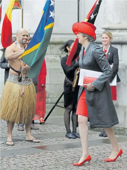  ?? AP ?? Saludo. La primera ministra británica Theresa May llega ayer al Parlamento para informar sobre el ataque.