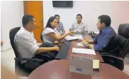  ??  ?? Autoridade­s de la salud en Córdoba coordinan acciones para prevenir la enfermedad en la región.