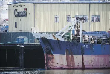  ?? PHOTOS: BEN NELMS FOR NATIONAL POST ?? The MV Sun Sea, which brought nearly 500 Sri Lankan Tamil migrants to the West Coast in 2010, has sat tied to a federal dock at the Annacis Island industrial park in Delta, B.C., since the summer of 2012, as government bureaucrat­s try to find a way to...