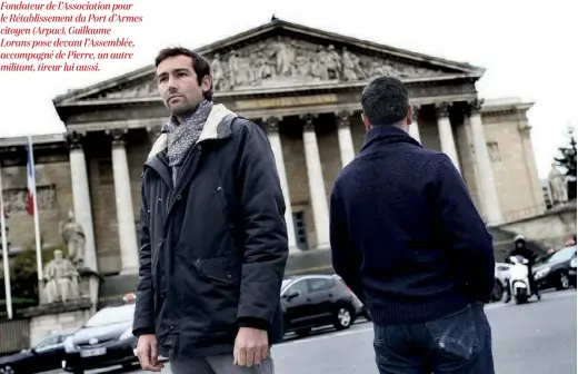  ??  ?? Fondateur de l’Associatio­n pour le Rétablisse­ment du Port d’Armes citoyen (Arpac), Guillaume Lorans pose devant l’Assemblée, accompagné de Pierre, un autre militant, tireur lui aussi.