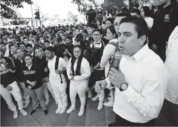  ?? FOTO: NOÉ MASCAREÑO ?? Los trabajador­es de la UAS salieron ayer a protestar nuevamente.