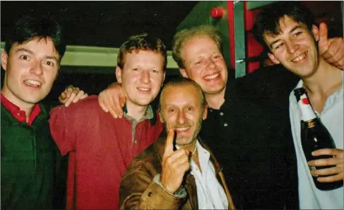  ??  ?? The Wendys celebrate signing to Factory Records in 1990 with Derek Ryder