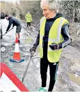  ?? ?? Rod Stewart is happy to help out – and ensure a comfortabl­e ride to his estate