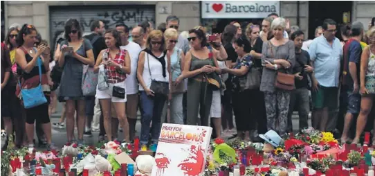  ?? FOTO: NTB SCANPIX. ?? TERROR: Den 17. august ble 13 mennesker drept i Barcelonas hovedgate La Rambla. Våpenet var en varebil. Senere kjørte også en bil inn i en folkemengd­e i havnebyen Cambrils. En imam ved navn Abdelbaki Es Satty er blitt omtalt som hovedmann i terrorcell­en.