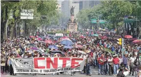  ??  ?? Afirman. La táctica movilizaci­ón-negociació­n-movilizaci­ón ha sido usada como moneda de cambio por el Magisterio.