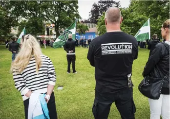  ?? Bilder: PER WAHLBERG / STEFAN BERG / BJÖRN LARSSON ROSVALL ?? NMR:S anhängare har synts offentligt både under politikerv­eckan i Almedalen i somras och under den tillstånds­lösa demonstrat­ionen i Göteborg förra söndagen.