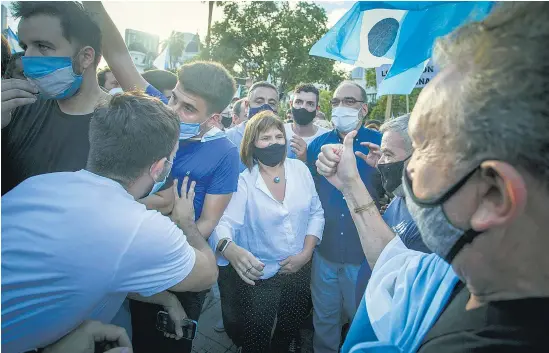  ?? Kala Moreno Parra ?? Patricia Bullrich, la presidenta del PRO, en medio de la movilizaci­ón.