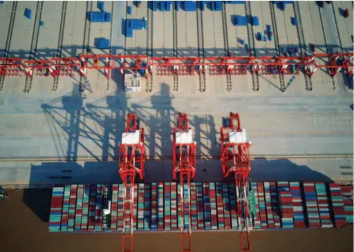  ??  ?? A bird’s-eye view of Phase Four of Shanghai Yangshan Deep-water Port, the world’s largest automated terminal. IC
