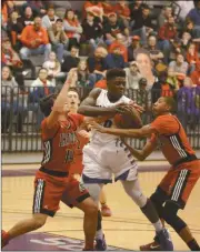  ?? Jeremy Stewart/RN-T.com ?? Darlignton’s Elijah McKoy (center) tries to keep the ball away from Chattooga’s Isaac Foster (left) and Jay Shropshire during a game Friday, Feb. 5, 2016, at Darlington’s Huffman Center.