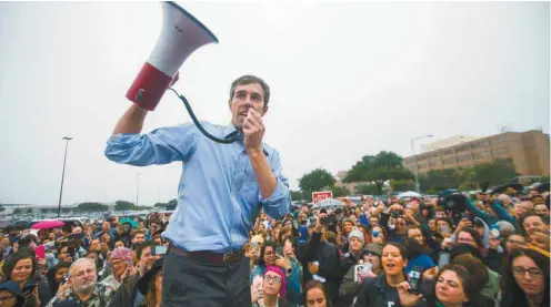  ?? AMANDA VOISARD AUSTIN AMERICAN-STATESMAN / ASSOCIATED PRESS ?? Le candidat démocrate Beto O’Rourke mise sur la forte population jeune du Texas pour se faire élire, ce qui semblait inconcevab­le il y a quelques mois.